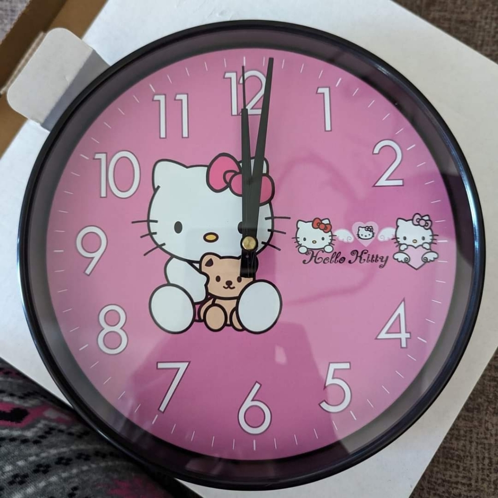 Hello Kitty battery operated wall clock